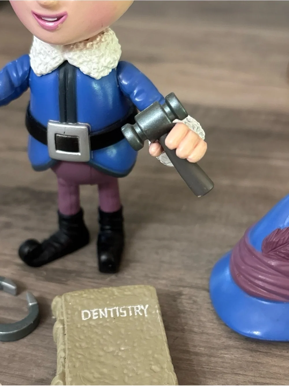 HERMEY w/ Teeth Pliers Book Figure Island Misfit Toys Rudolph PLAYING MANTIS